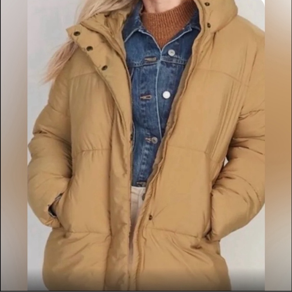 Oversized Puffer Jacket Size Large. Neutral Color. Tan. Winter